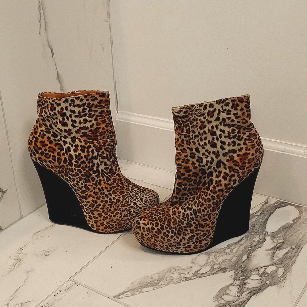 Luchiny platform boots size 8 with 5 inch heel and 1 inch hidden platform
